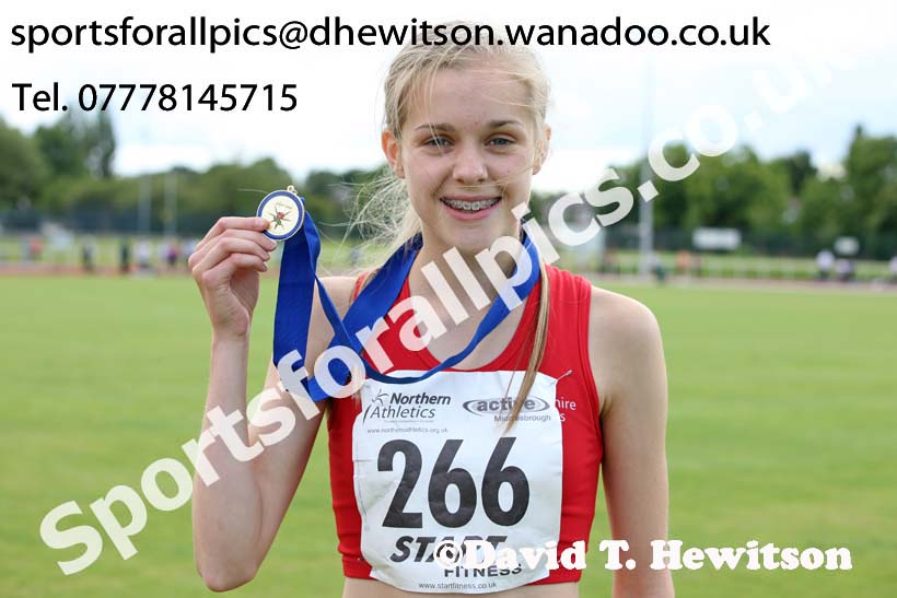 Under-15 girls 800 metres. Photo: David T. Hewitson/Sports for All Pics